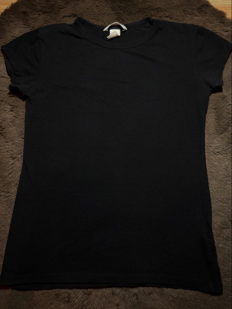 H&M basic top (Category: Shirts) located in Valenzuela. Submitted by julijulyxoxo (Listing ID 1463069562, Image 1). Description: where to find me: Facebook: Julianne Leigh (post is already up) Instagram: shop.loveandrelove (might post updates/items here too) MOP: maribank, gcash, maya MOD: J&T Express Item is unwashed. Please wash immediately before wearing!.
