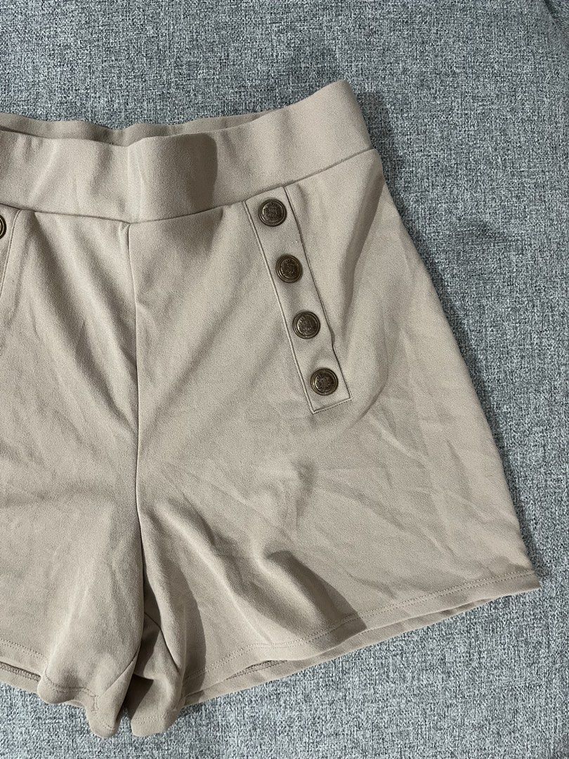 H&M Beige Sailor Button Shorts (Category: Shorts) located in Cagayan de Oro. Submitted by prelovederela (Listing ID 1463021646, Image 2). Description: fits waist 28-30 :) ganda neto.