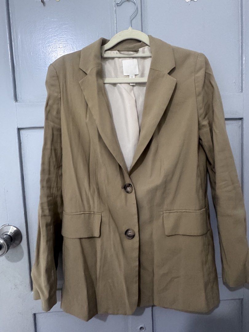 H&M BLAZER/COAT (Category: Coats, Jackets and Outerwear) located in Makati City. Submitted by sassywear.ph (Listing ID 1463016293, Image 1). Description: Xs on tag but can fit xs-semi medium.