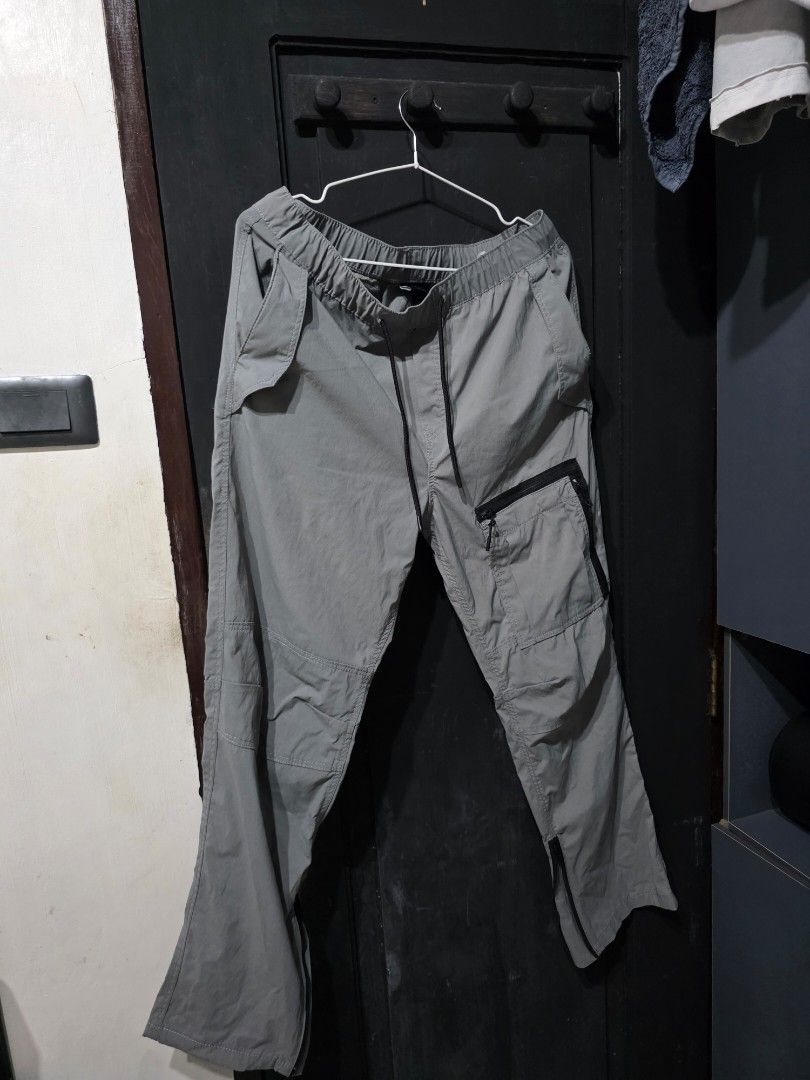 H&M Cargo Pants (Category: Trousers) located in Atimonan. Submitted by sneakerkid (Listing ID 1462956426, Image 1). Description: .