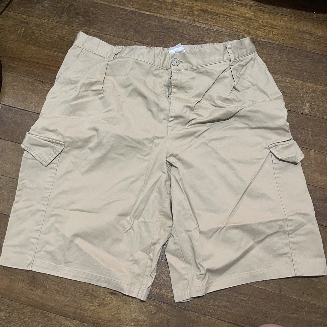 H&M Cargo Pants (XL) (Category: Shorts) located in Quezon City. Submitted by rezuu (Listing ID 1462932909, Image 1). Description: used only a handful of times, did not like the fit on me shipping shouldered by buyer.