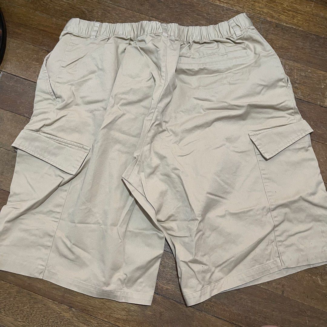 H&M Cargo Pants (XL) (Category: Shorts) located in Quezon City. Submitted by rezuu (Listing ID 1462932909, Image 2). Description: used only a handful of times, did not like the fit on me shipping shouldered by buyer.