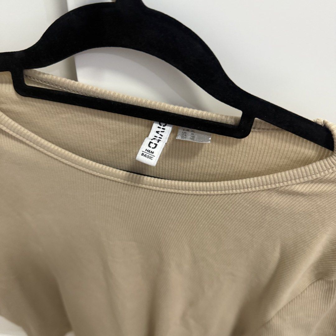 H&m crop top (Category: Blouses) located in Quezon City. Submitted by _seyer (Listing ID 1463071189, Image 2). Description: .