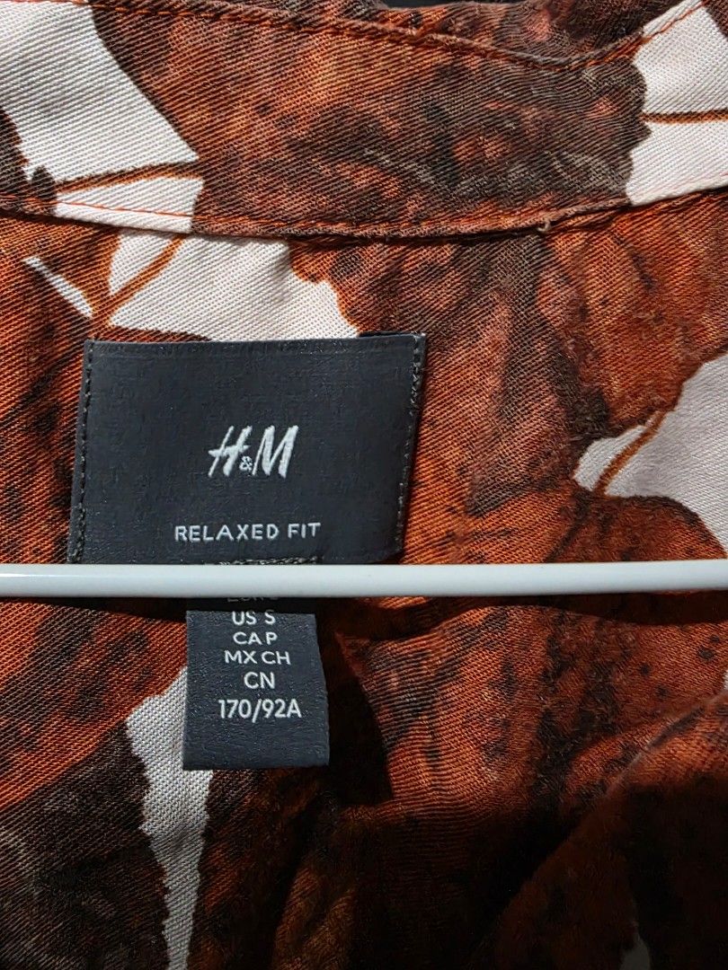 H&M Cuban Collar Relaxed Fit Button Down Polo (Category: Tshirts & Polo Shirts ) located in Atimonan. Submitted by sneakerkid (Listing ID 1463001933, Image 2). Description: .