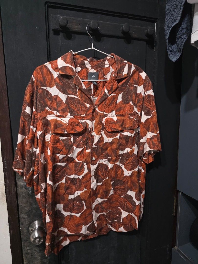 H&M Cuban Collar Relaxed Fit Button Down Polo (Category: Tshirts & Polo Shirts ) located in Atimonan. Submitted by sneakerkid (Listing ID 1463001933, Image 1). Description: .