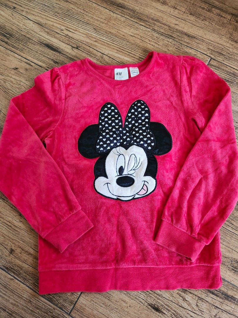 H&M Disney Christmas sweater (Category: Babies & Kids Fashion) located in Las Pinas. Submitted by closetful.ph (Listing ID 1463034474, Image 1). Description: - H&M and Disney collaboration - Size: 6-8 years.
