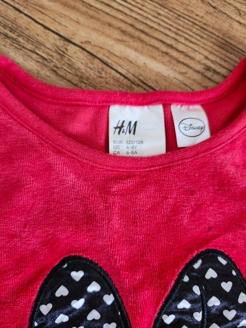 H&M Disney Christmas sweater (Category: Babies & Kids Fashion) located in Las Pinas. Submitted by closetful.ph (Listing ID 1463034474, Image 2). Description: - H&M and Disney collaboration - Size: 6-8 years.
