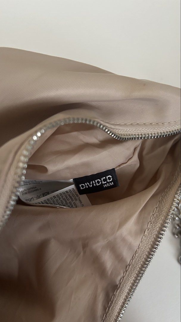 H&M Divided Beige Shoulder Bag with Chain Strap (Category: Shoulder Bags) located in Cavite. Submitted by yamyam. (Listing ID 1462914890, Image 2). Description: - Beige shoulder bag from H&M Divided - Features a chic chain strap detail - Made from durable nylon or similar synthetic material - Secure zipper closure - Simple and versatile design, ideal for everyday use.