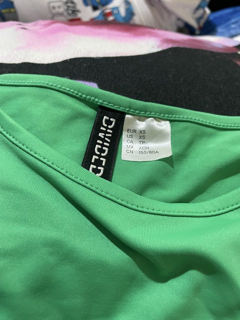 H&M divided green crop top (Category: Shirts) located in Bulacan. Submitted by ohyul.06 (Listing ID 1463004378, Image 1). Description: authentic .