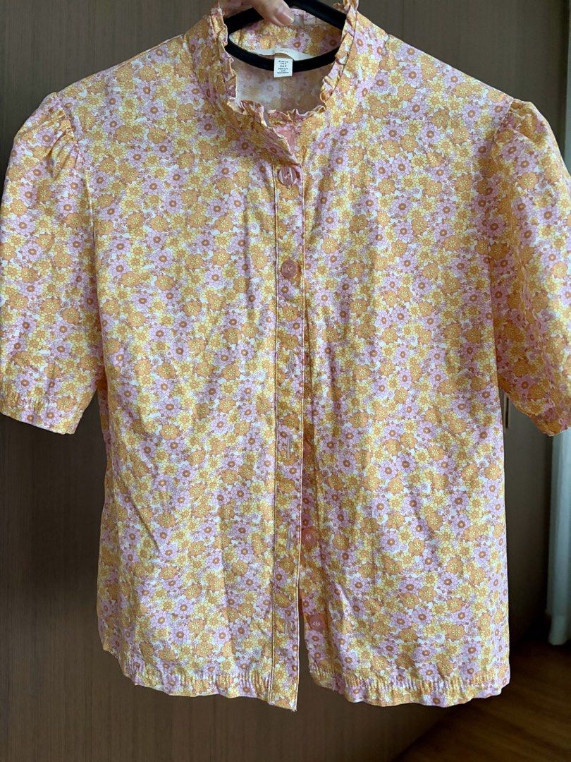 H&M floral (Category: Blouses) located in Dagupan City. Submitted by thrifttostyle (Listing ID 1463023021, Image 2). Description: .