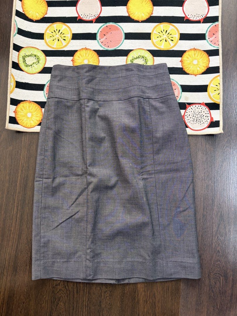 H&M gray pencil skirt (Category: Skirts) located in Manila. Submitted by thekidshop (Listing ID 1463039932, Image 1). Description: .