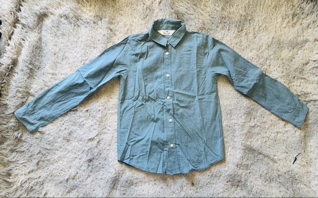 H&M Green Long Sleeves Polo (Category: Babies & Kids Fashion) located in Mandaluyong City. Submitted by 1hapimaki (Listing ID 1463053679, Image 1). Description: For age 6-7 years old.