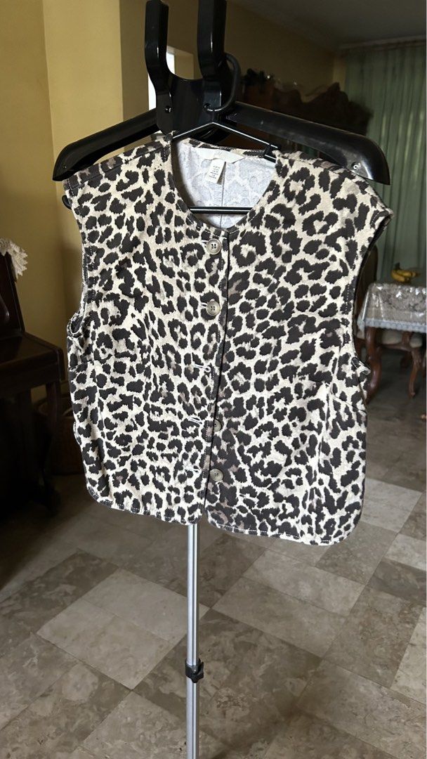 H&M Leopard Print Button-Up Denim Vest Top (Category: Others Tops) located in Angeles City. Submitted by louisee. (Listing ID 1463011091, Image 1). Description: Description: Brand: H&M Size: EUR XS / US XS Color: Beige & Dark Brown Leopard Print Condition: 9.5/10 (Excellent condition, like new) Details: * Trendy button-up front closure * Structure woven twill / denim-style material * Crew neck/round neckline design .