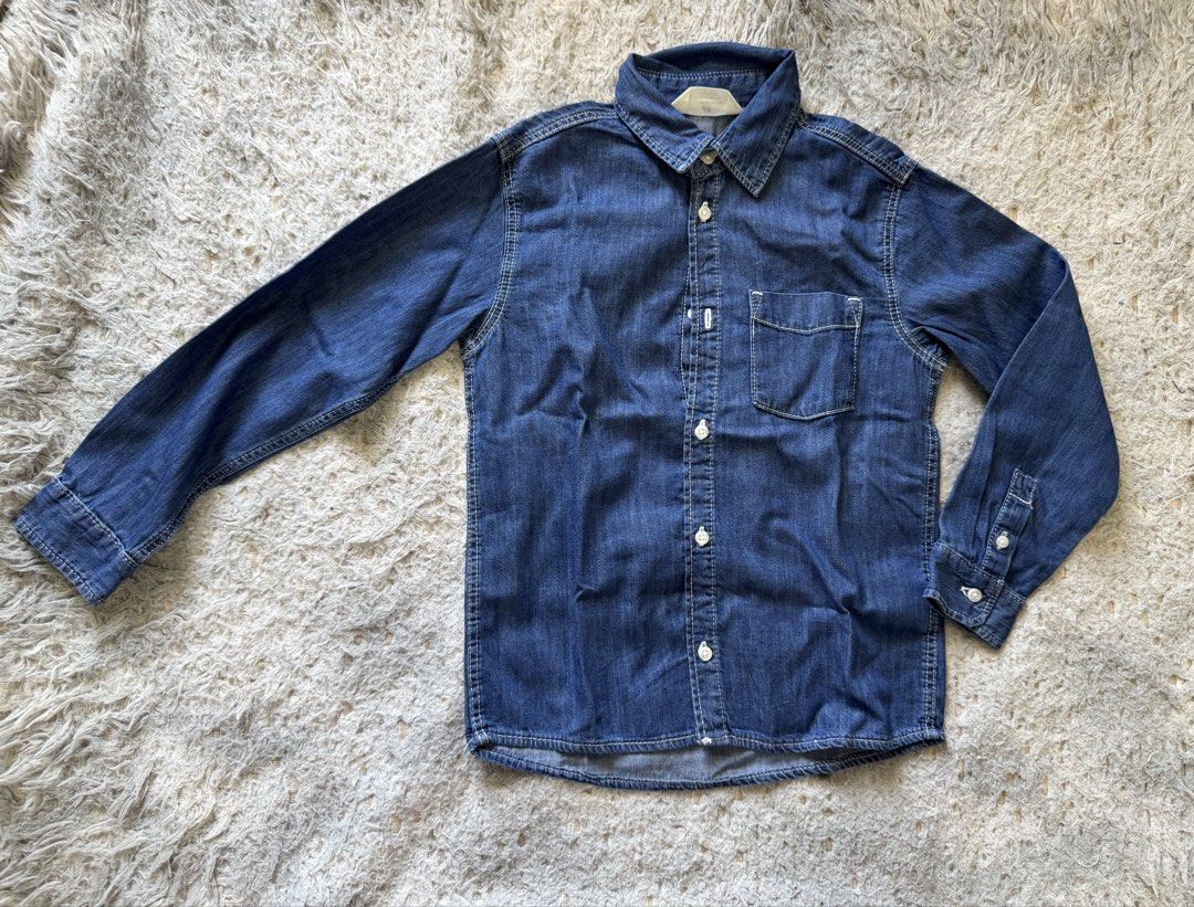 H&M Long sleeves Polo (Category: Babies & Kids Fashion) located in Mandaluyong City. Submitted by 1hapimaki (Listing ID 1463100899, Image 1). Description: Washed but not used 6-7 yrs old.