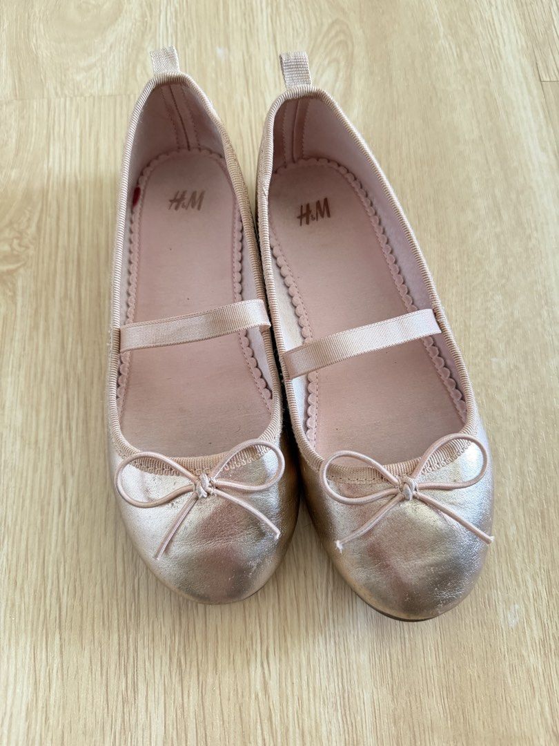 H&M Rose Gold & White Ballet Flats Bundle (Category: Babies & Kids Fashion) located in Manila. Submitted by magsy (Listing ID 1463051037, Image 2). Description: - FIXED! php 500 - Bundle of two pairs of H&M ballet flats - Pair 1: Rose gold - Pair 2: White MOP: BDO BPI GCASH SF: c/o buyer.