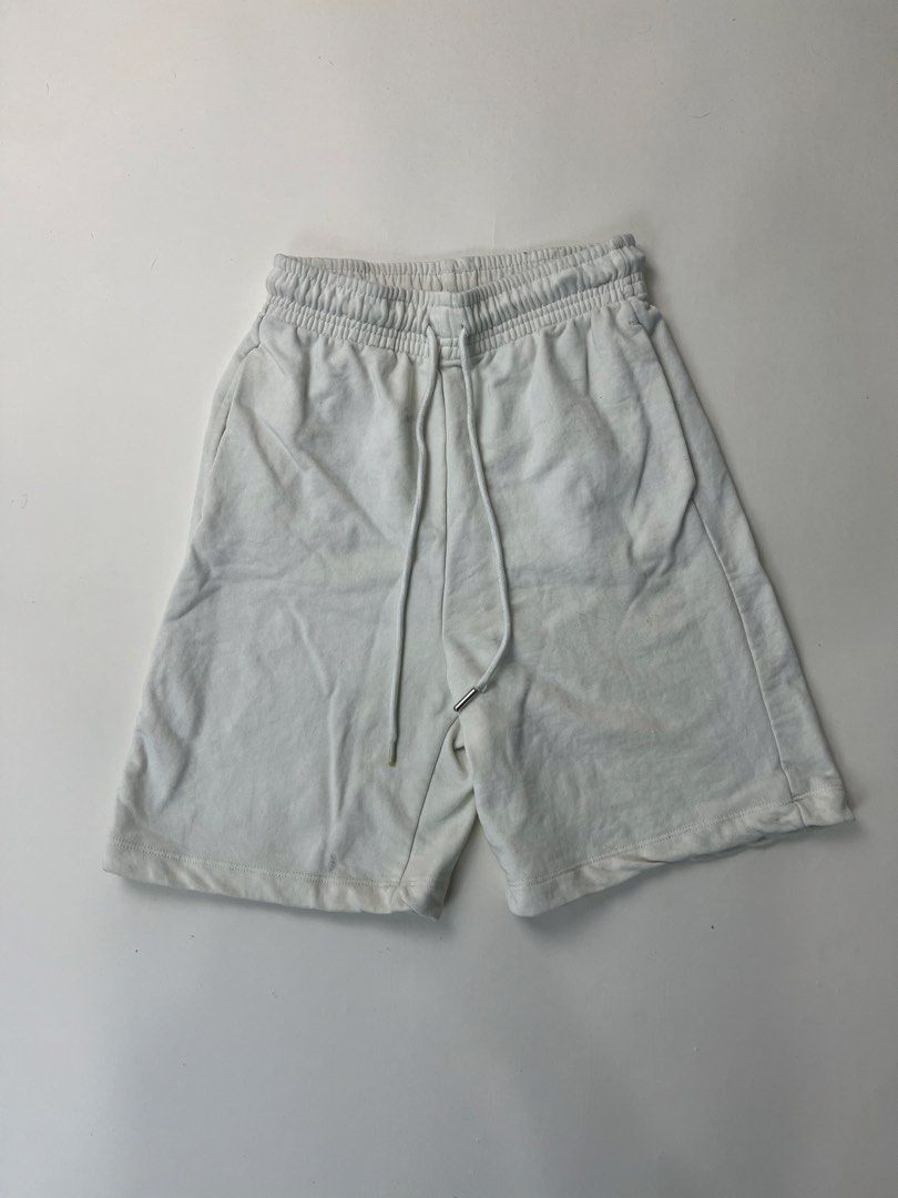 H&M Shorts (Category: Shorts) located in Makati City. Submitted by ufcknwthbst (Listing ID 1463017002, Image 1). Description: Size 26-30 19 inch length 9.5/10 condition No issue.