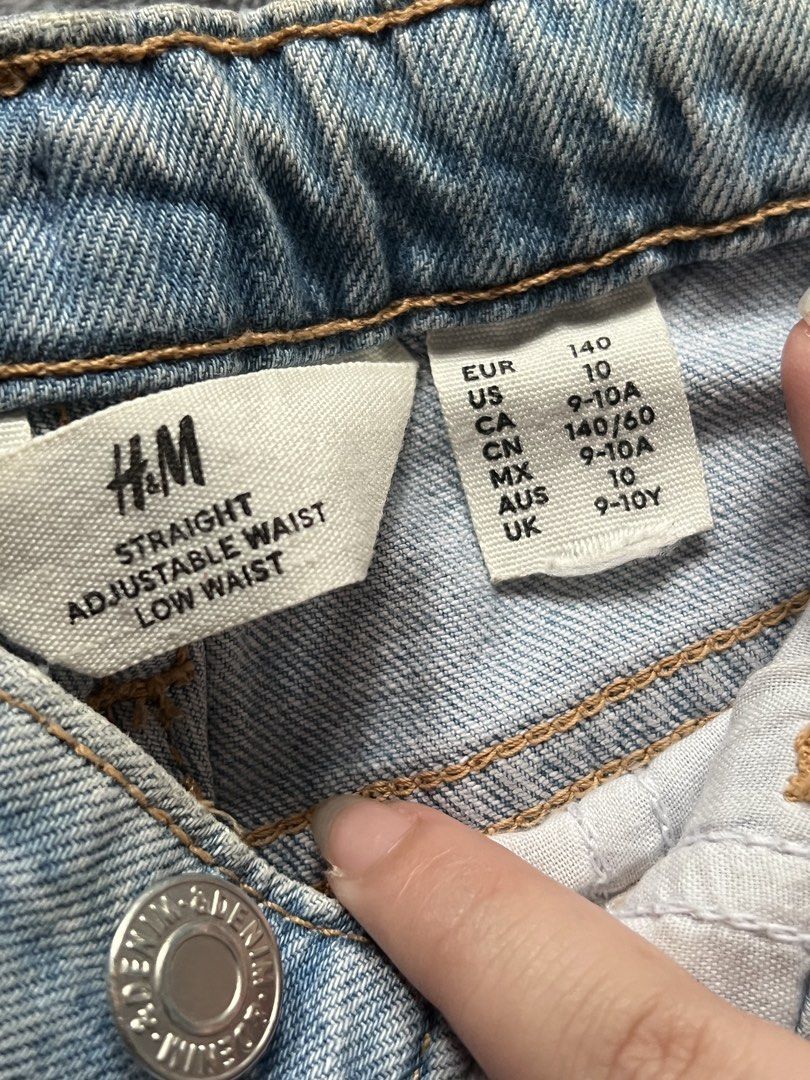 H&M Straight Adjustable Waist Low Waist Patchwork Jeans (Category: Jeans) located in Santa Cruz. Submitted by hinatacouture (Listing ID 1463055558, Image 2). Description: - Trendy H&M jeans with a unique patchwork design. - Comfortable straight fit. - Features an adjustable and low waist for a personalized fit. - Made from durable denim material. - Ideal for everyday casual wear. - worn a few times but no flaws..