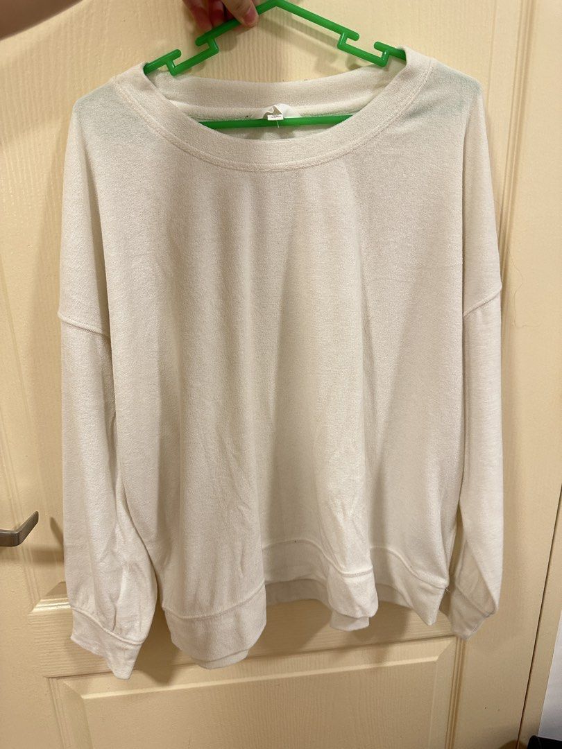 [H&M] white sweater (Category: Longsleeves) located in Cainta. Submitted by m4tchyyy (Listing ID 1463024736, Image 1). Description: 🌀 never worn before! 🍀 mop: gcash or bdo 🍀 mod: j&t, ggx, or same day delivery within mm.