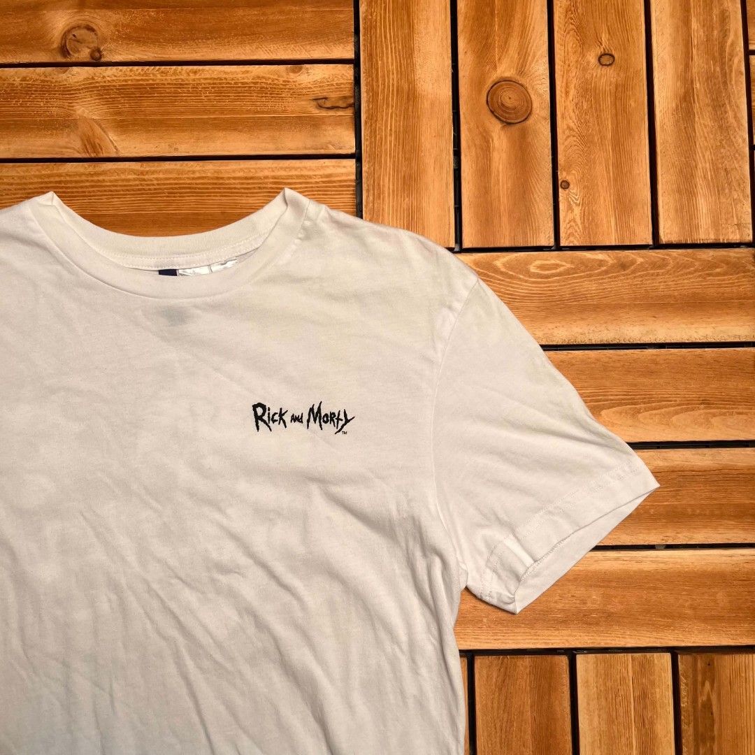 H&M x RICK & MORTY (Category: Formal Shirts) located in Floridablanca. Submitted by d_elevated (Listing ID 1462885669, Image 3). Description: .