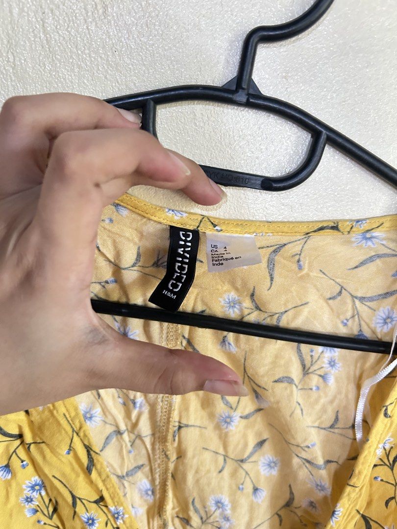 H&M yellow Dress (Category: Dresses) located in Alaminos. Submitted by angelsnoow (Listing ID 1462912882, Image 3). Description: Can fit for S-M Fixed Price.