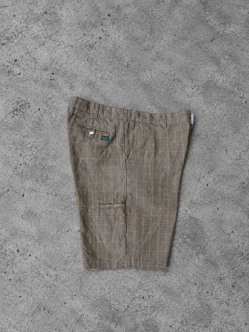 Hollister utility shorts (Category: Shorts) located in Manila. Submitted by thriftnook6111 (Listing ID 1463001959, Image 3). Description: Hollister utility shorts Waist: 30 Length: 19 - size large on tag - Excellent Condition - No Issue / Color Rate 9.5/10 Mine:450 shipped LOCATION 📍: Brgy Oringao Kabankalan City.
