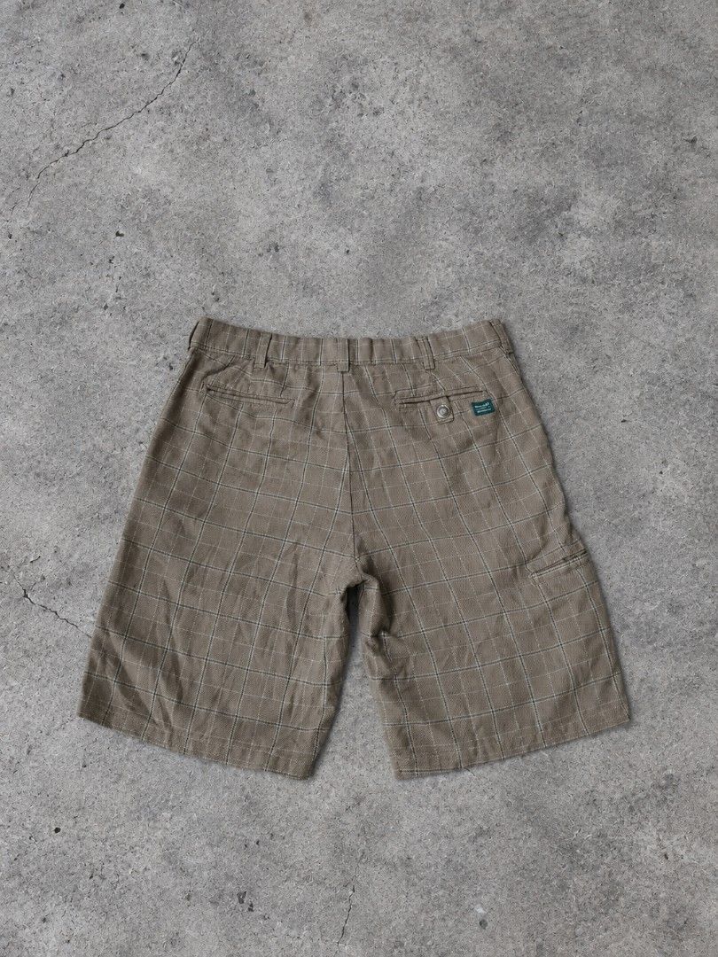 Hollister utility shorts (Category: Shorts) located in Manila. Submitted by thriftnook6111 (Listing ID 1463001959, Image 2). Description: Hollister utility shorts Waist: 30 Length: 19 - size large on tag - Excellent Condition - No Issue / Color Rate 9.5/10 Mine:450 shipped LOCATION 📍: Brgy Oringao Kabankalan City.
