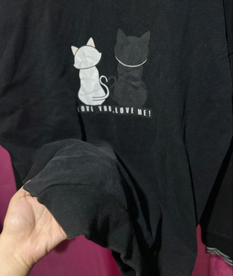 Hoodie (Category: Coats, Jackets and Outerwear) located in Manila. Submitted by shoptasticfinds (Listing ID 1463082544, Image 3). Description: 200 pesos Size (pede sa small up to large) Sleeve 18 Length 25 Width 20.