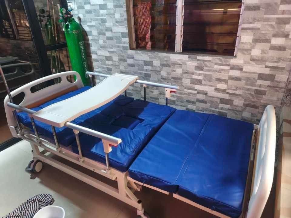 Hospital bed with commode manual (Category: Medical Supplies & Tools) located in Quezon City. Submitted by inday2026 (Listing ID 1463024754, Image 2). Description: Brandnew Onhand COD.