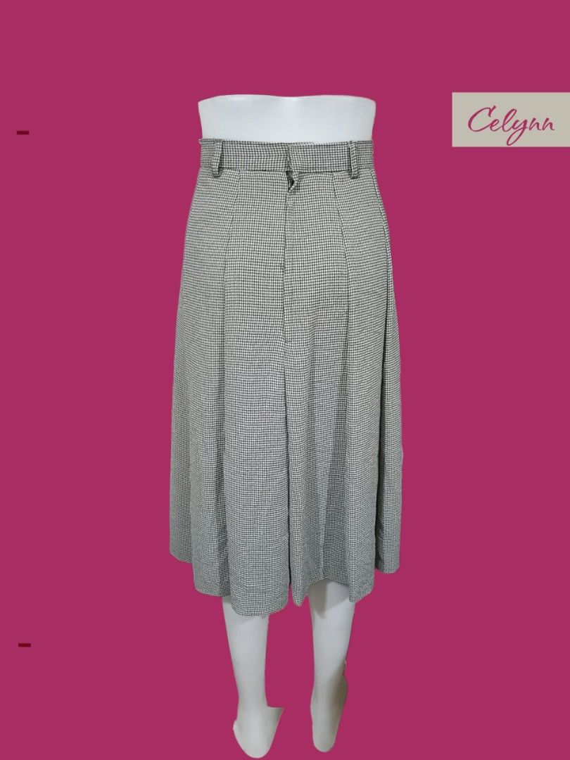 Houndstooth Pleated Midi Skirt; Small (Category: Skirts) located in Moncada. Submitted by celynn.collection (Listing ID 1463050439, Image 3). Description: ✅ PLEASE READ BEFORE ASKING! 😊 ----------------------------------------------------- 📍LOCATION: Pangasinan, Luzon ----------------------------------------------------- ✅ Clothes are THRIFTED or PRE-LOVED unless stated brand new. ----------------------------------------------------- Brand: - C