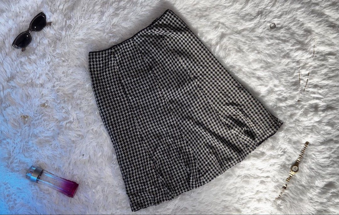 Houndstooth Midi Skirt (Category: Skirts) located in Tuguegarao City. Submitted by love_clothies (Listing ID 1462904478, Image 1). Description: - Classic black and white houndstooth pattern - Midi skirt length - Comfortable and flowy material - Versatile for dressing up or down - Perfect for work or casual outings - Easy to pair with various tops and shoes.