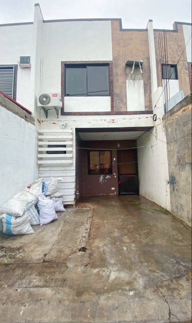 House and lot pasalo (Category: House & Lot) located in Santa Rosa. Submitted by ambitiouscat.647702 (Listing ID 1462886920, Image 2). Description: House & Lot Pasalo RUSH! Loc: Tagapo Sta Rosa Laguna Nasa private subdivision. Hindi bahain. PM for more details..