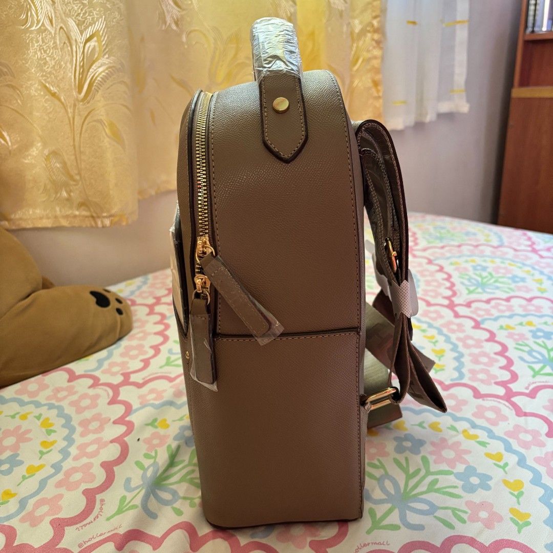 How.R.U 2in1 Leather Backpack (Category: Backpacks) located in Basista. Submitted by itsmeish (Listing ID 1462946296, Image 2). Description: Hello! Selling my How.R.U back pack. Brandnew and never been used, nakatago lang sa plastic. 💸 P600 🚛 shipping via J&T rfs: not into backpacks na.