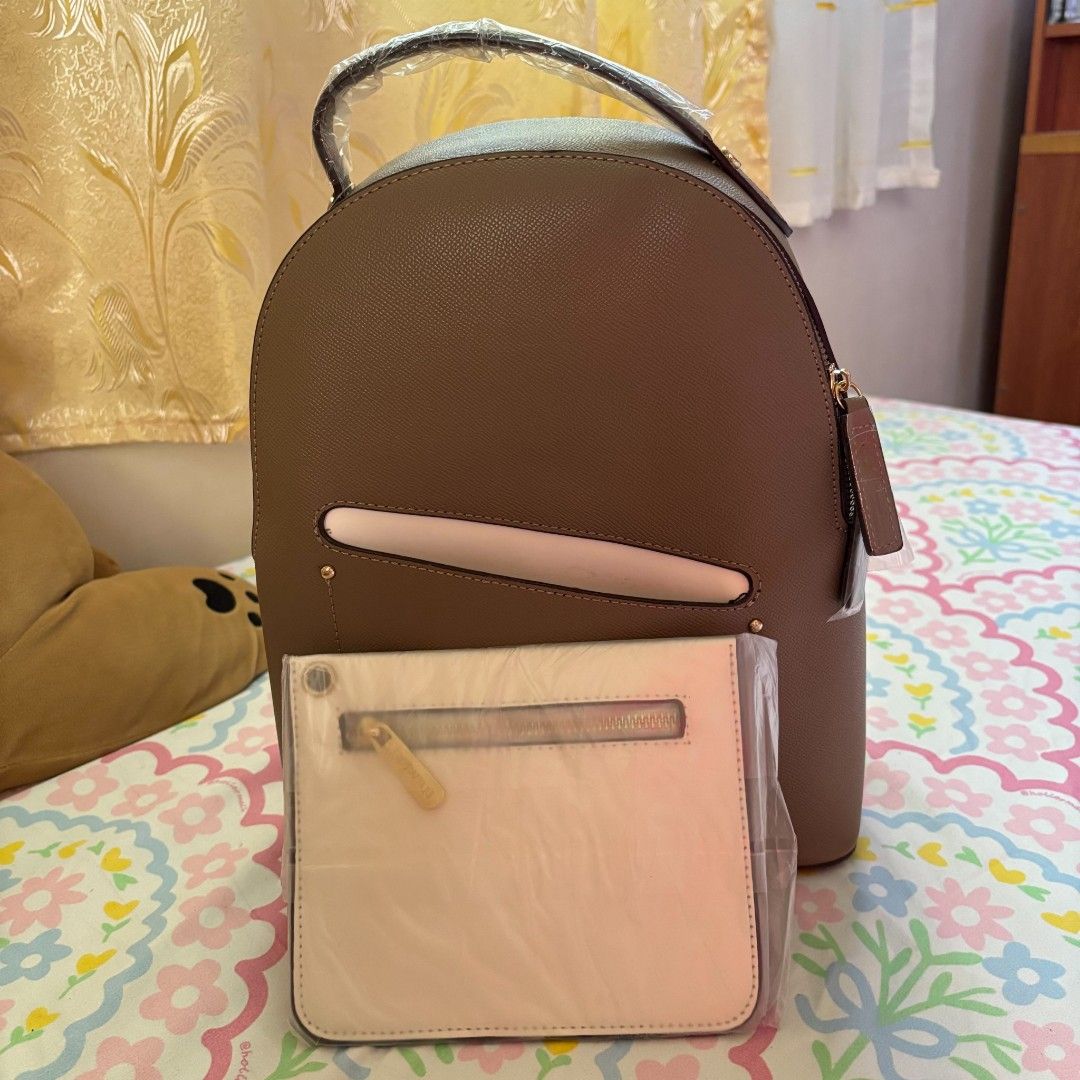 How.R.U 2in1 Leather Backpack (Category: Backpacks) located in Basista. Submitted by itsmeish (Listing ID 1462946296, Image 1). Description: Hello! Selling my How.R.U back pack. Brandnew and never been used, nakatago lang sa plastic. 💸 P600 🚛 shipping via J&T rfs: not into backpacks na.