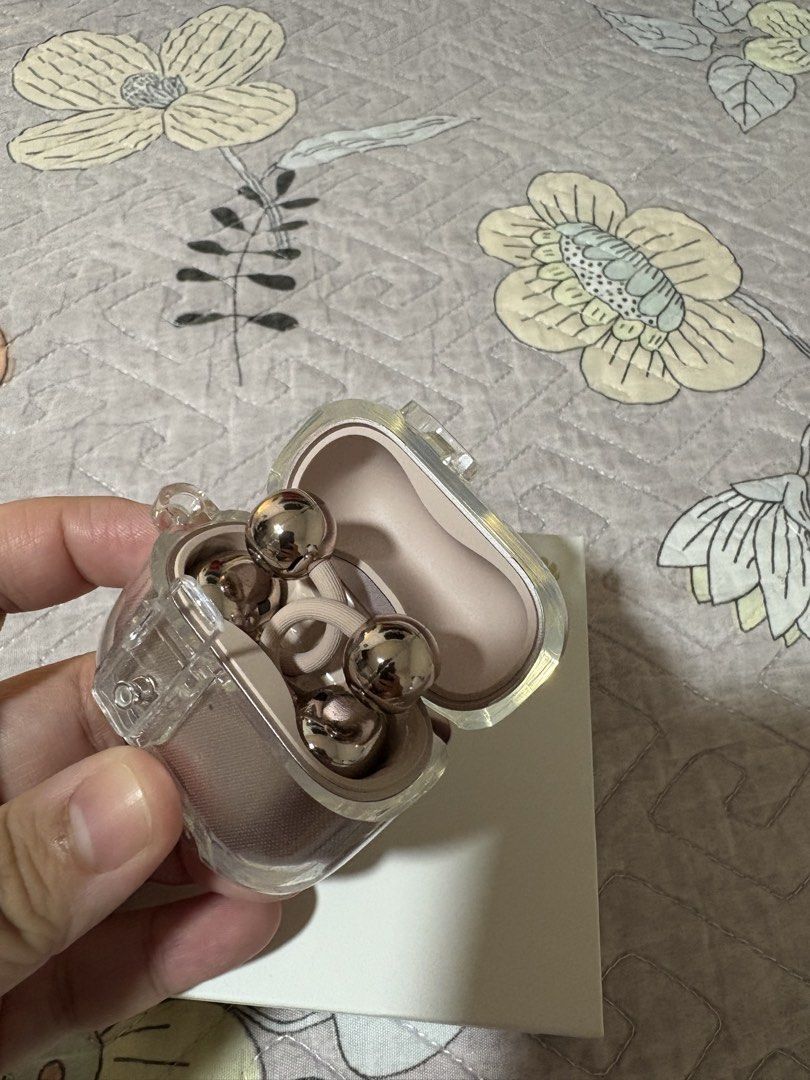 Huawei FreeBuds 2 Wireless Earbuds (Category: Earphones) located in Las Pinas. Submitted by jaustria__ (Listing ID 1462886576, Image 3). Description: - Brand new Huawei FreeBuds 2 - Rose gold color - Sealed in original box - Includes charging case and original packaging - Delivers great sound quality - with warranty slip Bought for 9,999 Rfs: emergency fund.