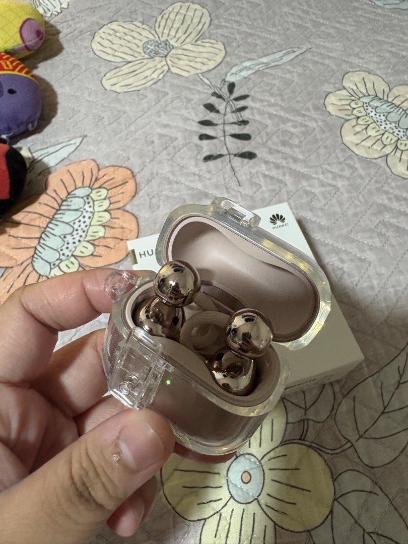 Huawei FreeBuds 2 Wireless Earbuds (Category: Earphones) located in Las Pinas. Submitted by jaustria__ (Listing ID 1462886576, Image 2). Description: - Brand new Huawei FreeBuds 2 - Rose gold color - Sealed in original box - Includes charging case and original packaging - Delivers great sound quality - with warranty slip Bought for 9,999 Rfs: emergency fund.