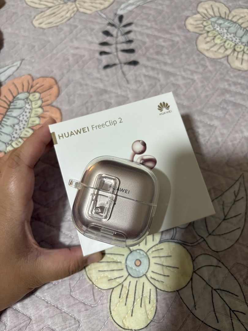 Huawei FreeBuds 2 Wireless Earbuds (Category: Earphones) located in Las Pinas. Submitted by jaustria__ (Listing ID 1462886576, Image 1). Description: - Brand new Huawei FreeBuds 2 - Rose gold color - Sealed in original box - Includes charging case and original packaging - Delivers great sound quality - with warranty slip Bought for 9,999 Rfs: emergency fund.