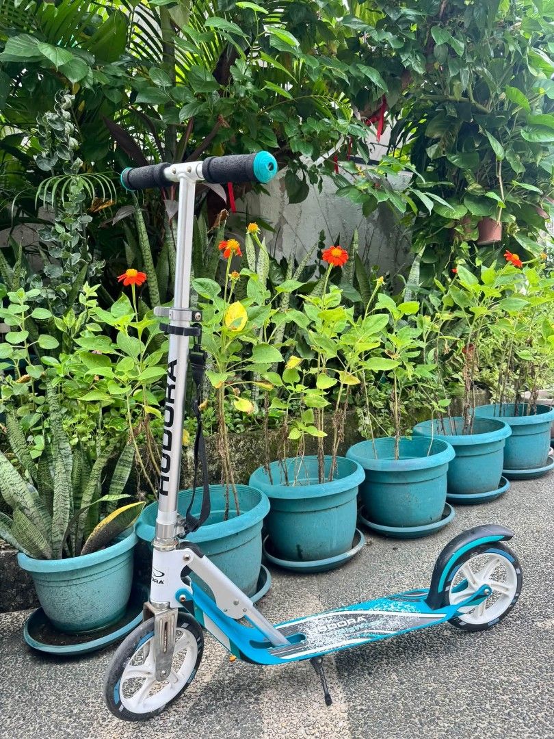 HUDORA Scooter - Blue and Silver, Foldable (Category: Skates, Rollerblades & Scooters) located in Manila. Submitted by fiercehorse-60ca (Listing ID 1463014641, Image 1). Description: - HUDORA Scooter - Color: Blue and Silver - Foldable design for easy transport - Adjustable handlebars for a comfortable ride - Maximum weight capacity: 100 kg - Ideal for convenient commuting and getting around.