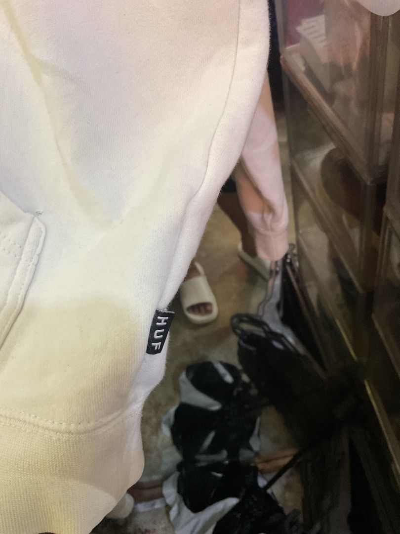 Huf x Kill Bill (Category: Coats, Jackets and Outerwear) located in Manila. Submitted by teampuyat224792 (Listing ID 1463033574, Image 3). Description: brand - Huf x Kill Bill condition - pristine size - fit to large dimes - 22W - 27L issue - yellow stain , pinhole.