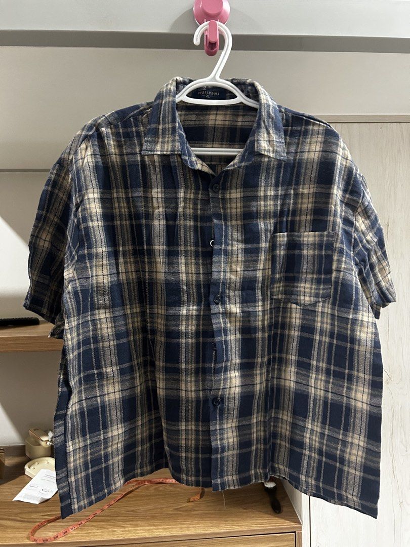 HUILISHI box fit navy polo (Category: Formal Shirts) located in Manila. Submitted by madongie (Listing ID 1462936765, Image 1). Description: never used XL 24 x 25 .