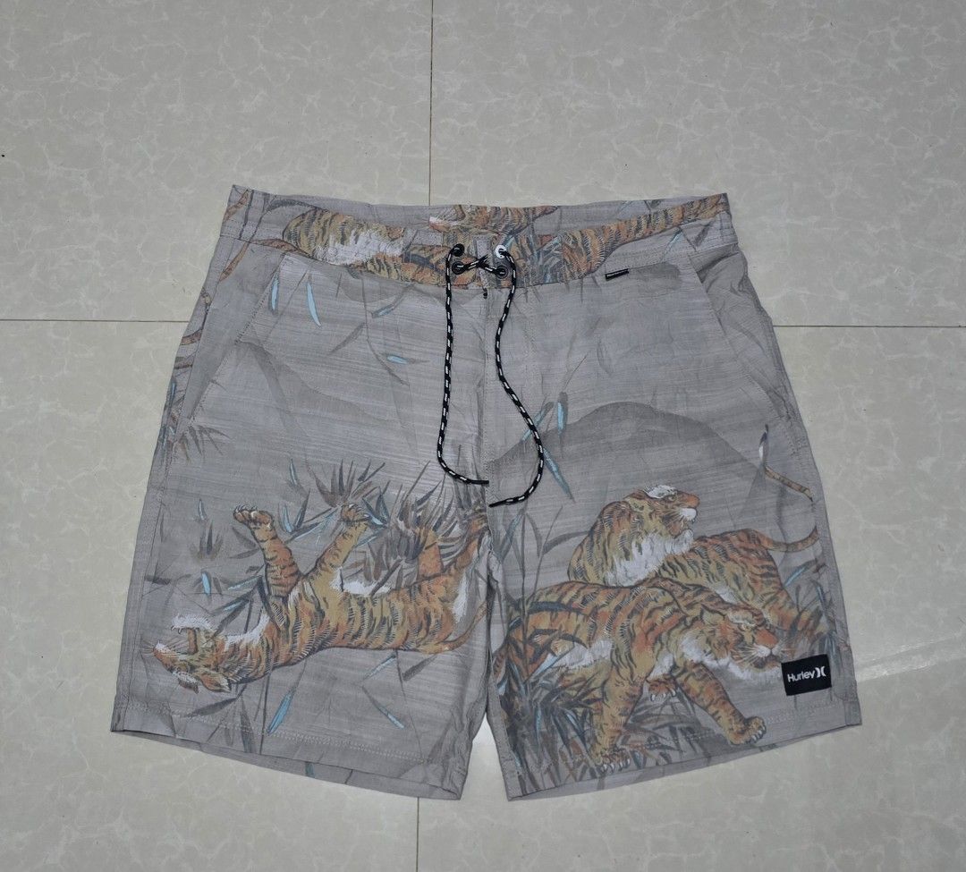 Hurley beachside islander tiger print short (Category: Swim Trunks & Board Shorts) located in El Nido. Submitted by marco.tandoc (Listing ID 1463020452, Image 2). Description: size: 34 waist: 34-36 length: 18 no issue with side pocket & back pocket.