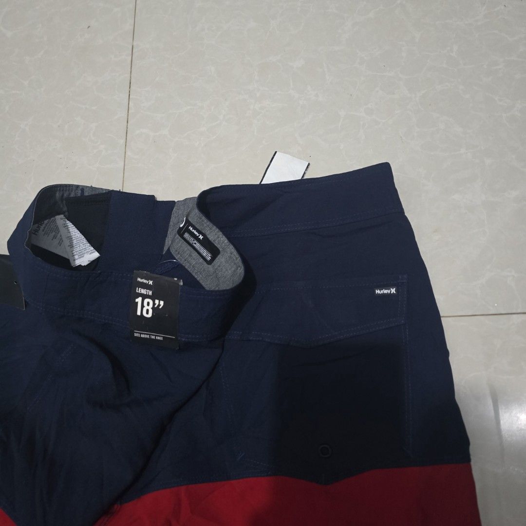 Hurley Horizon BDST 18" (Category: Swim Trunks & Board Shorts) located in El Nido. Submitted by marco.tandoc (Listing ID 1463019313, Image 3). Description: size: 30 above the knee waist: 30-34 length: 18 no issue.