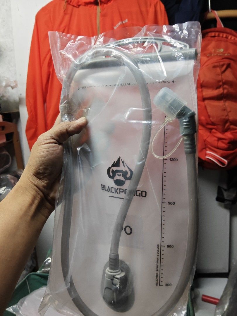 Hydration bladder 1.5L (Category: Other Sports Equipment and Supplies) located in Muntinlupa City. Submitted by mlbphworks (Listing ID 1462972239, Image 2). Description: Hydration bladder 1.5L quick relaese, easy fill available onhand pickup 645 each if ship add sf loc. alabang.
