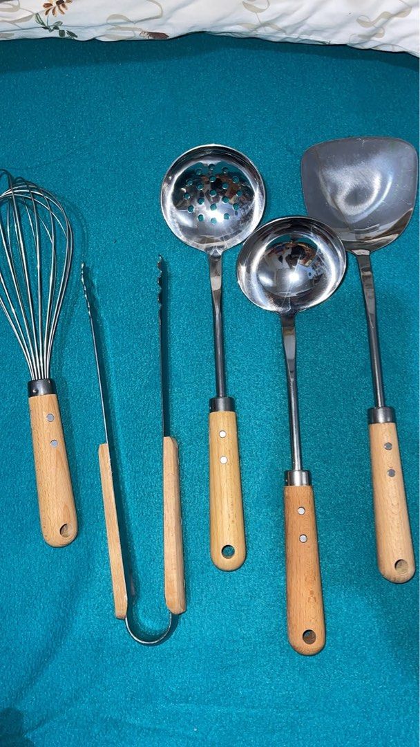 IKEA VARDAGEN & RÖRT Kitchen Utensils Set (Category: Dinnerware & Cutlery) located in Marilao. Submitted by shaynhea (Listing ID 1462993608, Image 1). Description: IKEA cooking utensils RFS: palit ng theme, no issue at all. brand new! ₱1,400 take all 📍 marilao, bulacan - Set of 5 IKEA kitchen utensils - Includes: whisk, tongs, slotted spoon, ladle, wok turner - Features natural wooden handles - Some items from the VARDAGEN series, one spoon from