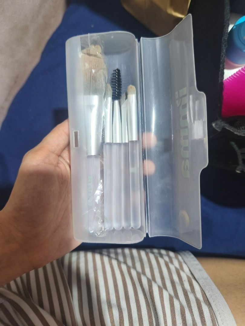 Imma make up brushes (Category: Makeup) located in Quezon City. Submitted by micaaaaaaaaaaaa (Listing ID 1463014988, Image 2). Description: .