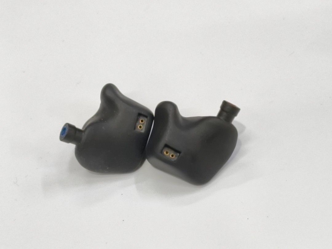 inear prophile 8s （分類：耳機）位於 Hong Kong。 由 yantojonathan 提交（商品編號 1463040226，圖片 3）。簡介： for sale inear prophile 8s used like new full set face trade at mongkok。