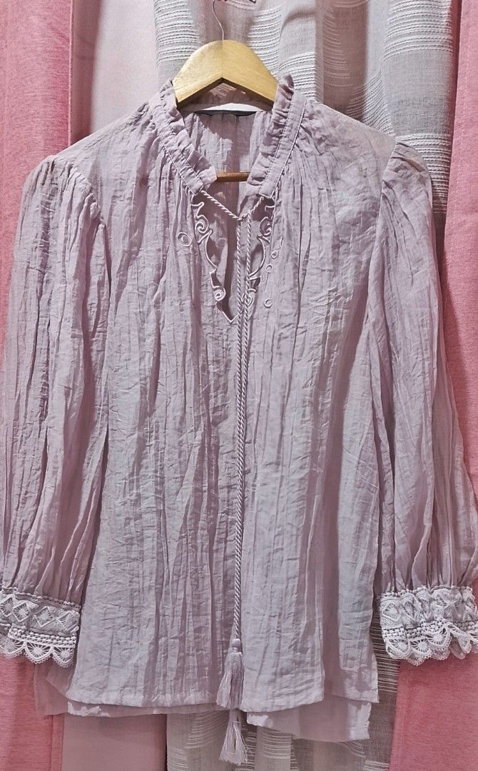 Initial lilac bohemian crinkle blouse (Category: Blouses) located in Cabanatuan. Submitted by miss.maia (Listing ID 1463042371, Image 1). Description: The Initial lilac bohemian crinkle blouse is a signature style from the contemporary fashion brand INITIAL. Known for its fusion of vintage-inspired cuts and avant-garde, relaxed aesthetics, this piece beautifully exemplifies the brand's function-oriented yet romantic approach to womenswear..