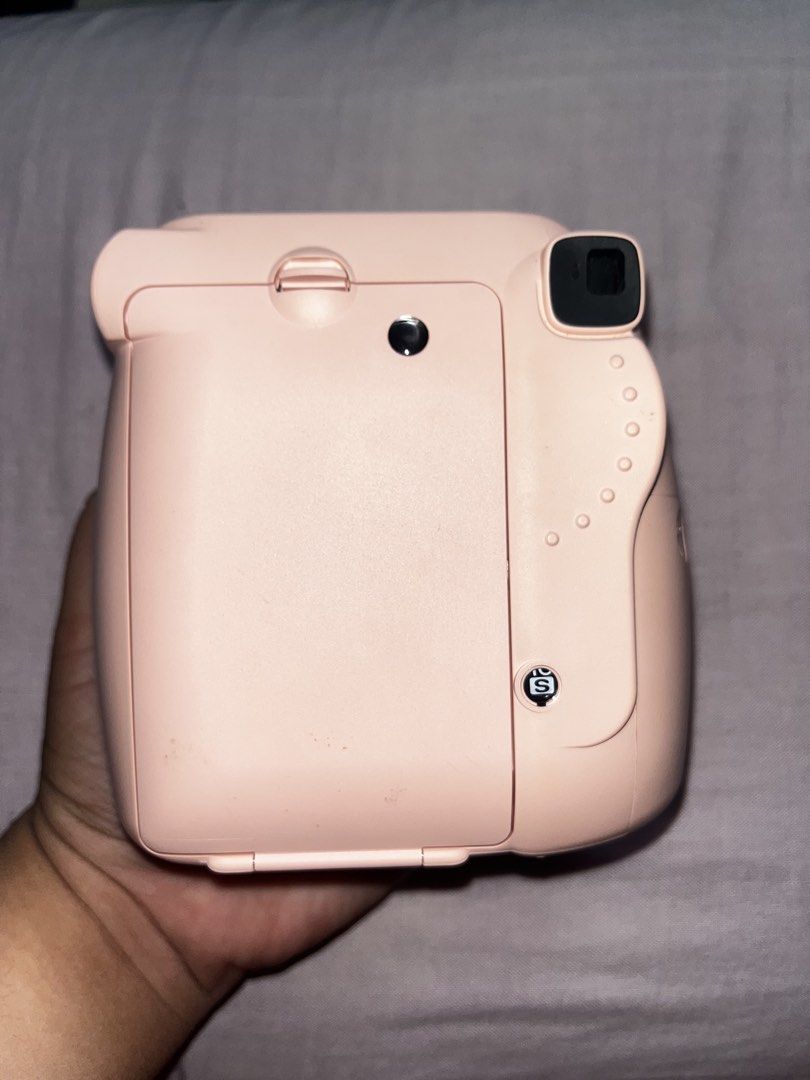 Instax mini 8- pink (Category: Cameras) located in Manila. Submitted by lotuslilies_177 (Listing ID 1462907412, Image 2). Description: Fujifilm Instax Mini 8 instant camera in pink.Includes a wrist strap,transparent hard case with strap. Requires two AA batteries (not included). The camera has a built-in flash and a lens with a focus range.Works and looks like new very maingat ang gumamit.dm for more details.