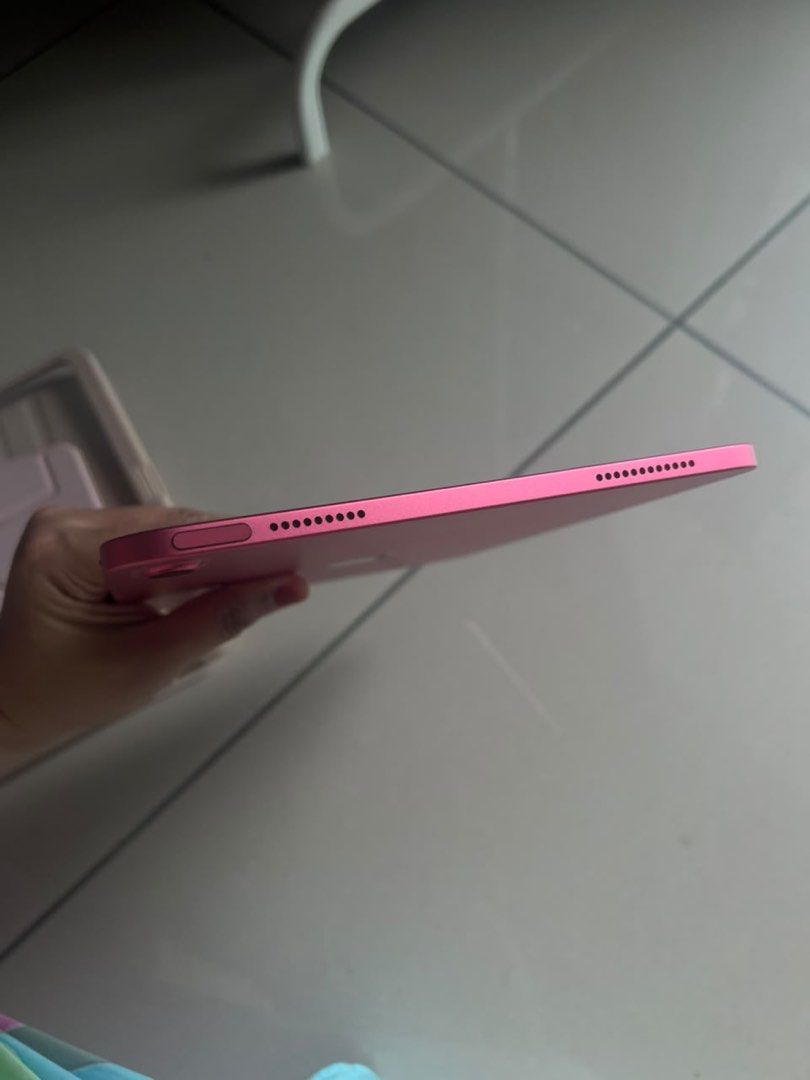 Ipad (Category: iPad) located in Kuala Lumpur. Submitted by morsye (Listing ID 1463016232, Image 3). Description: Screen protector dah tukar like paper Apple pencil usb-c Dapat kotak apple ipad & pencil sekali Charger include cable 97% Battery Health 110 Cycle Count Condition still cun Nego Serius Buyer only, No lowball.