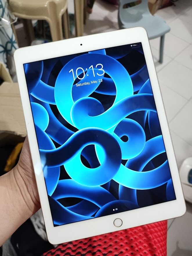 iPad Air 2 128GB Silver (Category: iPad) located in Quezon City. Submitted by cosmic_xhenon (Listing ID 1462888137, Image 1). Description: FOR ONLY 6.8K GINAMIT LANG NG KIDS FOR WATCHING YOUTUBE VIDS COLOR: SILVER GOODS NA GOODS PANG TABLET LALO NA SA MGA KIDS AND ADULTS KAYANG KAYA LAHAT NG LATEST APPS RUNNING LATEST IOS 15.8.8 around 98% smoothness overall SUPER PRESENTABLE GREAT BATTERY LIFE DELIVERY VIA LALAMOVE OR MEET UPS LRT 1 ROOSEVELT WA
