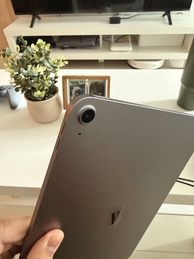 iPad Air M2 13" 128gb (Category: iPad) located in Makati City. Submitted by grgdlm (Listing ID 1462952637, Image 3). Description: iPad Air M2 128gb Black With box No issue Ready to use .